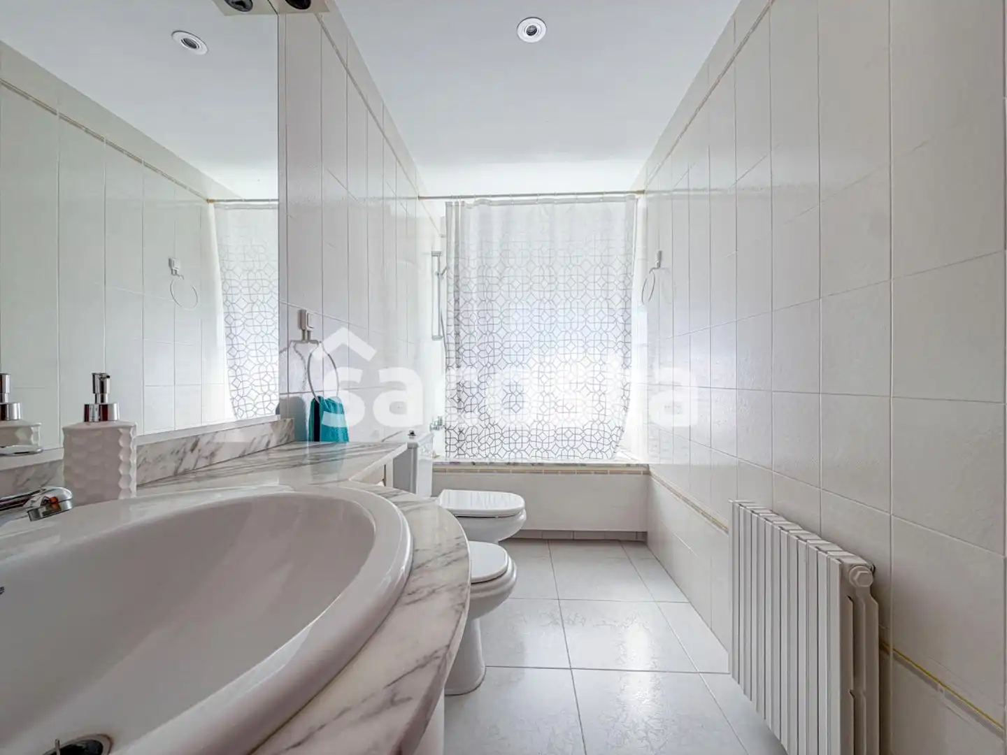 Baño de Casa adosada en venta en Pineda de Mar con Aire acondicionado, Calefacción y Jardín privado