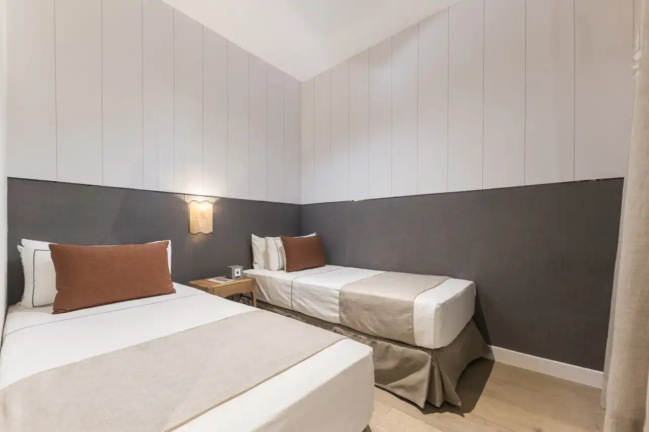 Dormitori de Apartament de lloguer en Barcelona amb Aire condicionat, Calefacció i Moblat