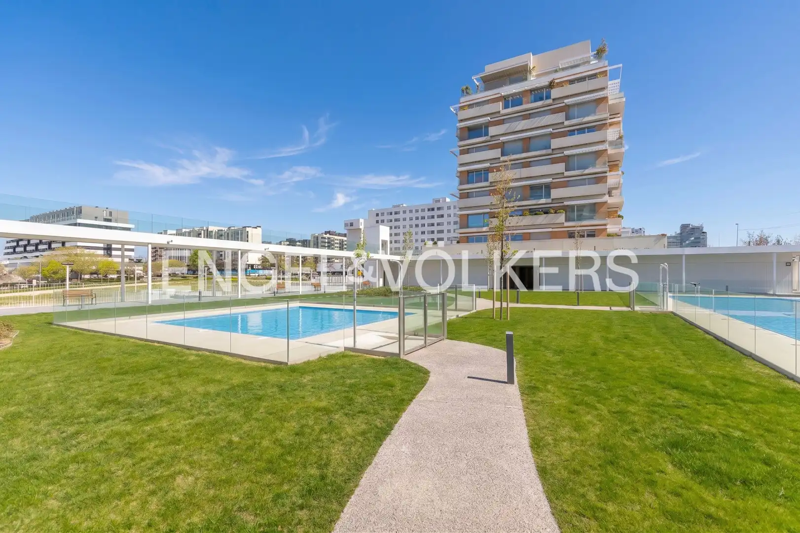 Piscina de Pis en venda en Madrid amb Aire condicionat, Calefacció i Terrassa