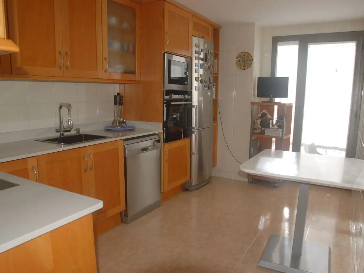 Cocina de Piso en venta en L'Hospitalet de Llobregat con Aire acondicionado, Terraza y Balcón
