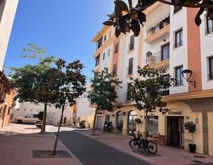 Vista exterior de Oficina de lloguer en Estepona amb Aire condicionat