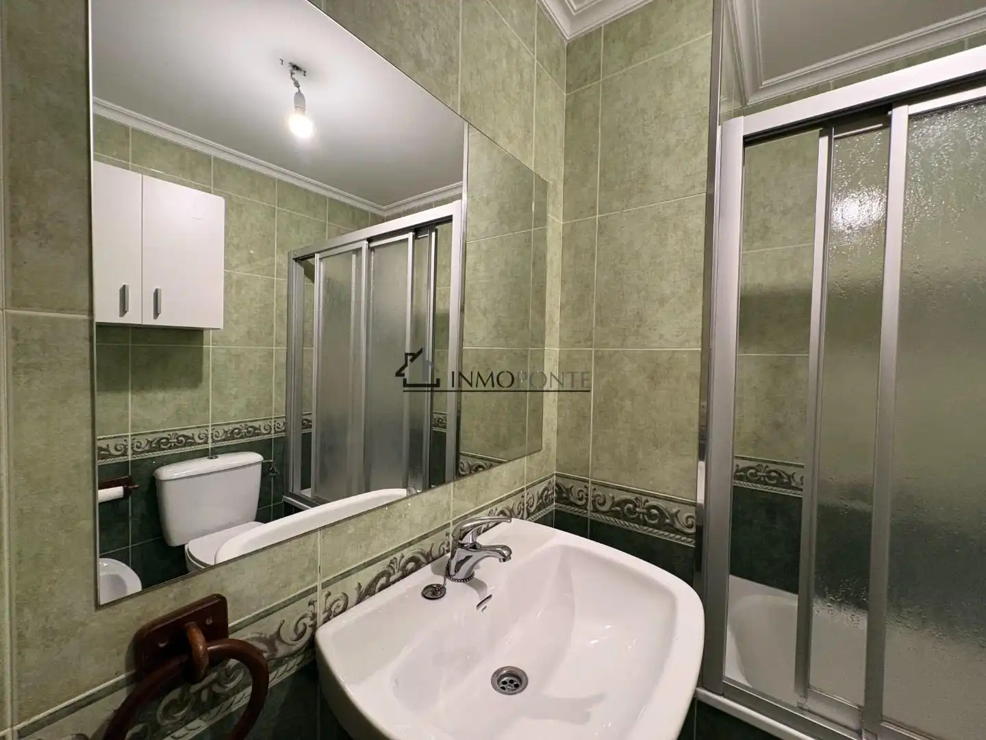 Baño de Piso de alquiler en Pontevedra Capital  con Calefacción y Trastero