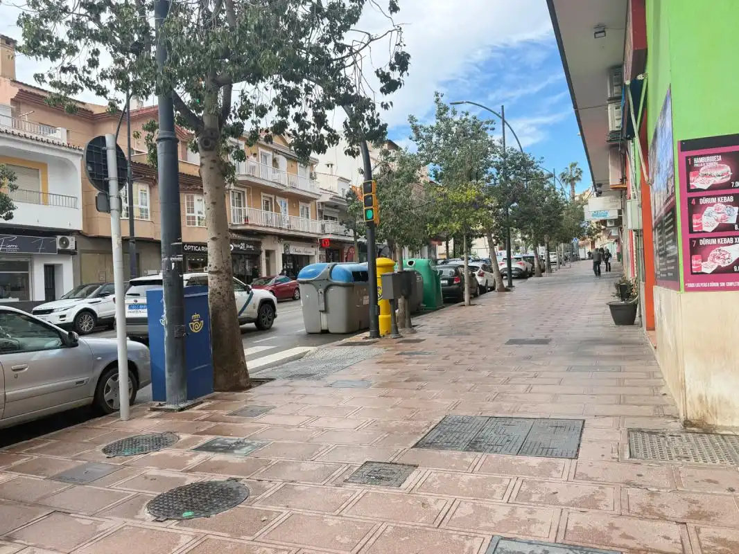Vista exterior de Local en venta en Rincón de la Victoria con Calefacción, Terraza y Alarma