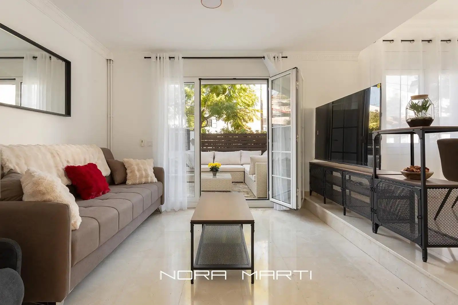 Sala de estar de Casa o chalet en venta en Sant Just Desvern con Aire acondicionado, Calefacción y Jardín privado
