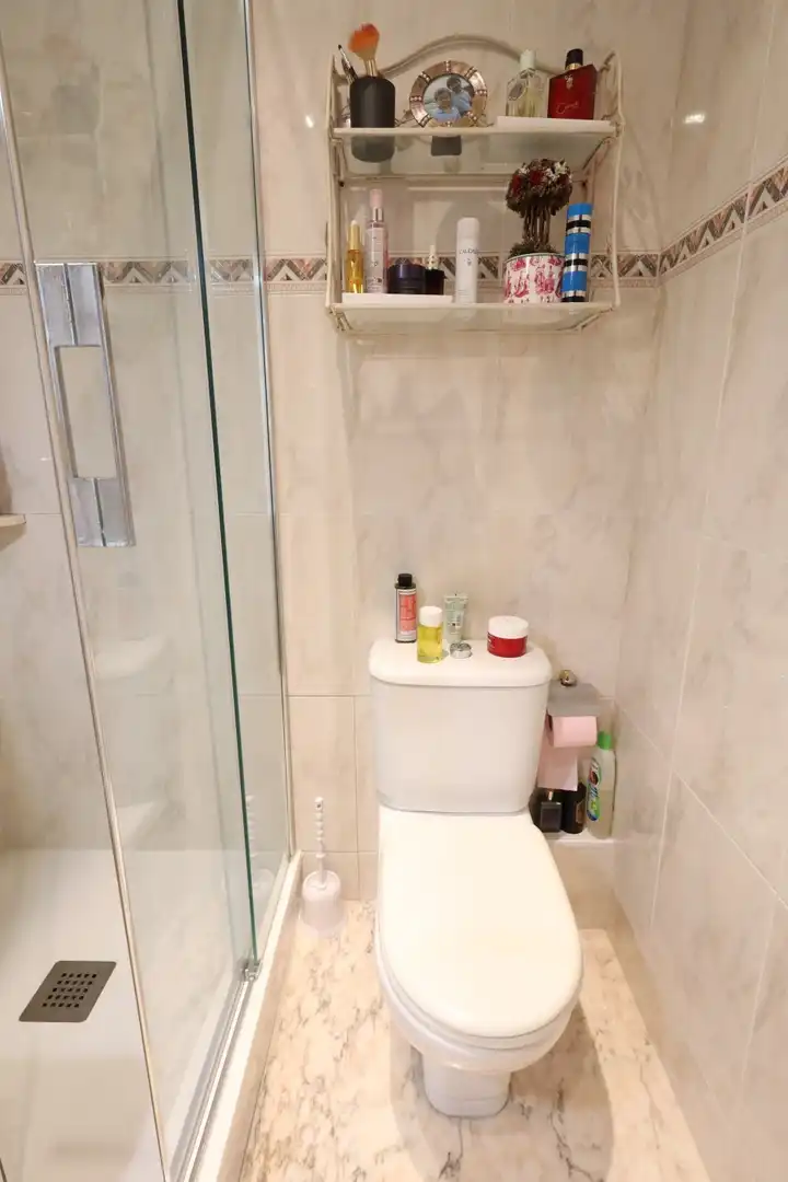 Bathroom of Flat for sale in Barcelona  with Heating and Balcony