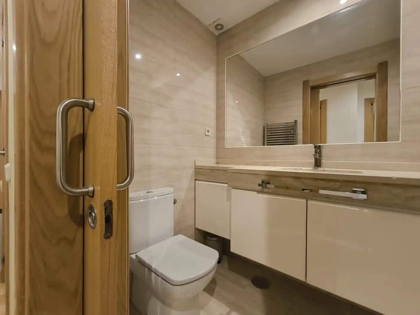 Bathroom of Flat for rent in Santiago de Compostela   with Heating, Parquet flooring and Furnished