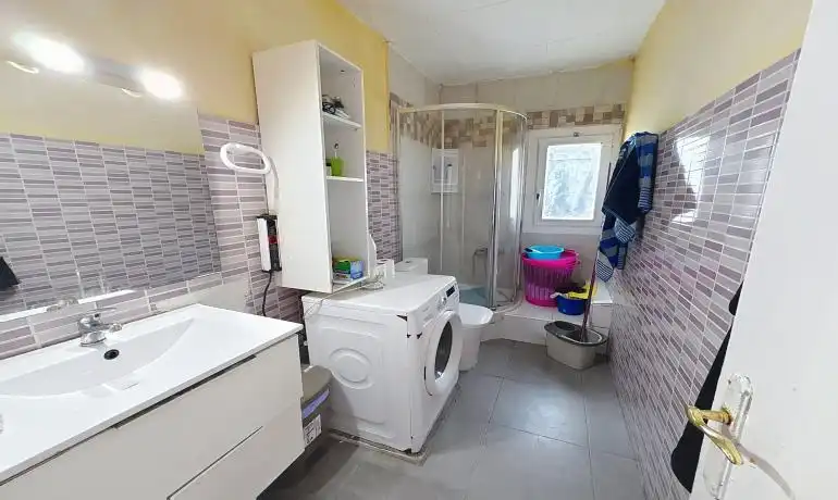 Badezimmer von Wohnung zum Verkauf in Roses mit Privatgarten