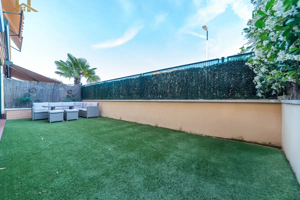 Terraza de Planta baja en venta en Navalcarnero con Aire acondicionado, Calefacción y Jardín privado