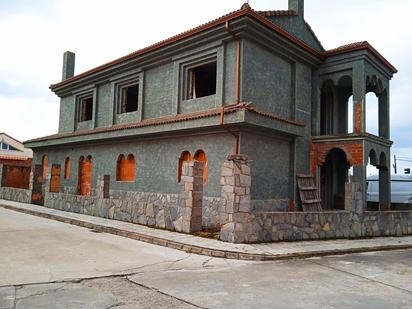 Außenansicht von Haus oder Chalet zum verkauf in Fuenterrebollo mit Terrasse und Balkon