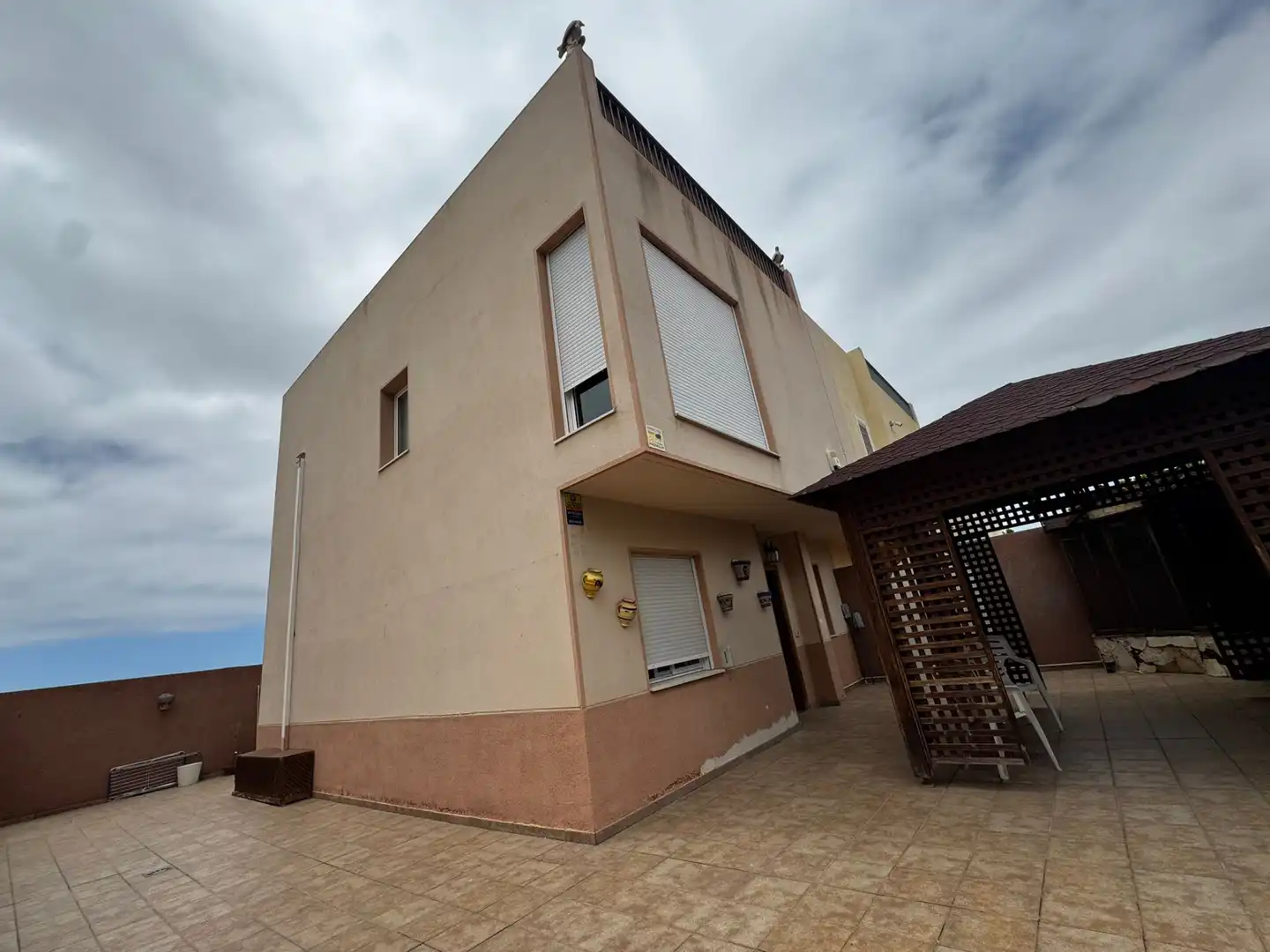 Außenansicht von Einfamilien-Reihenhaus zum Verkauf in Adeje mit Terrasse