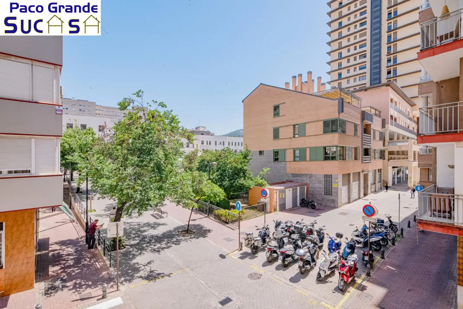 Vista exterior de Pis en venda en Granada amb Aire condicionat, Terrassa i Balcó