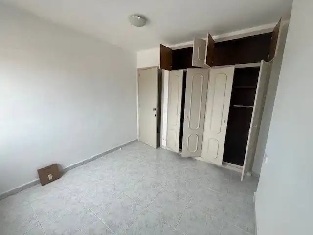Schlafzimmer von Wohnung zum Verkauf in Salt mit Heizung