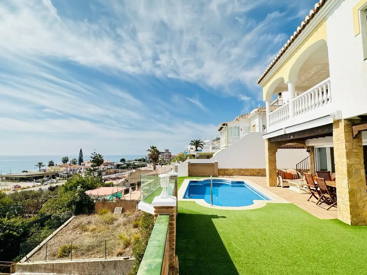 Vista exterior de Casa o xalet en venda en Torrox amb Aire condicionat, Jardí privat i Traster