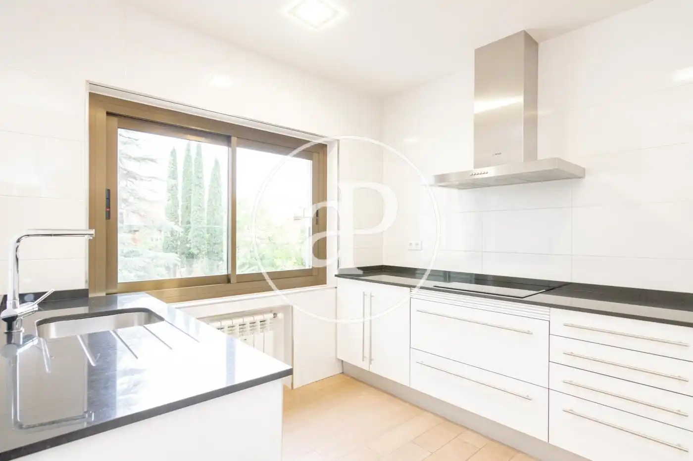 Cocina de Piso de alquiler en Madrid con Aire acondicionado, Calefacción y Jardín privado