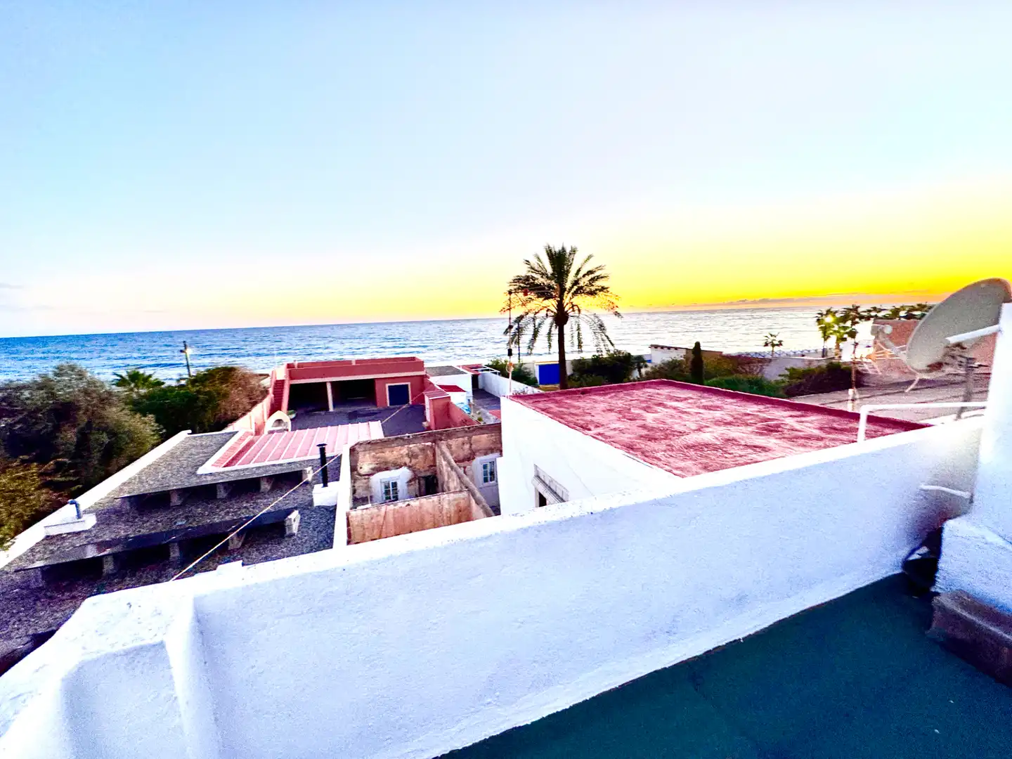 Vista exterior de Casa o xalet en venda en Albuñol amb Aire condicionat, Terrassa i Traster