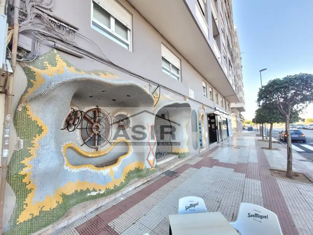 Vista exterior de Local de alquiler en Valencia