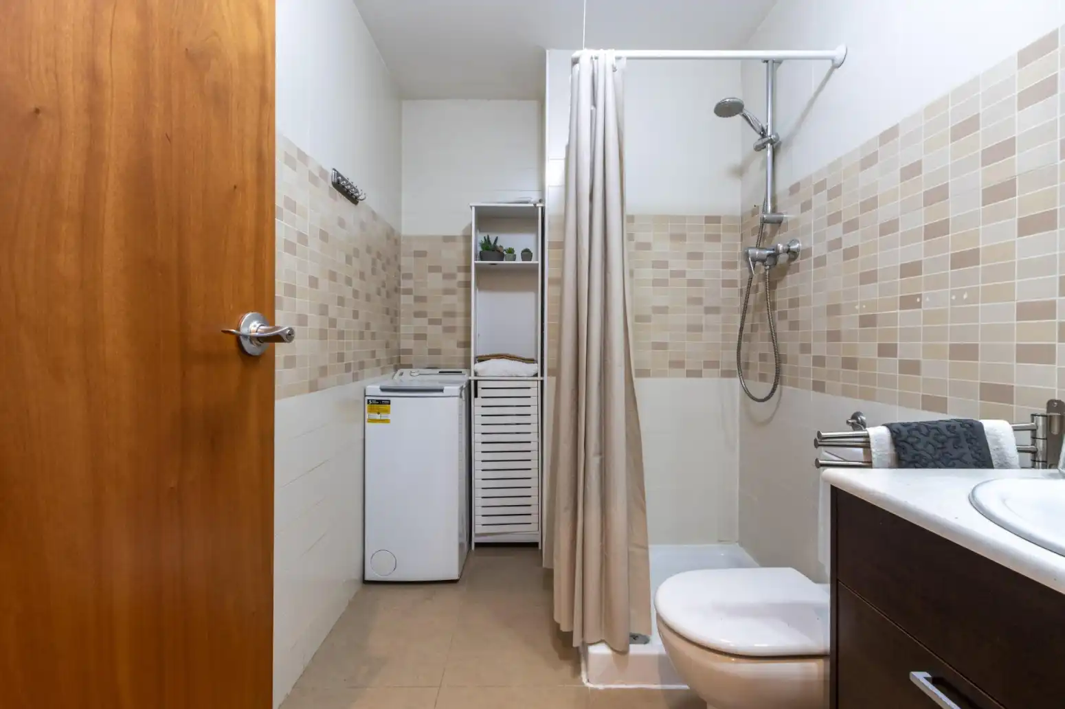 Badezimmer von Wohnung zum Verkauf in Terrassa mit Heizung, Parkett und Terrasse