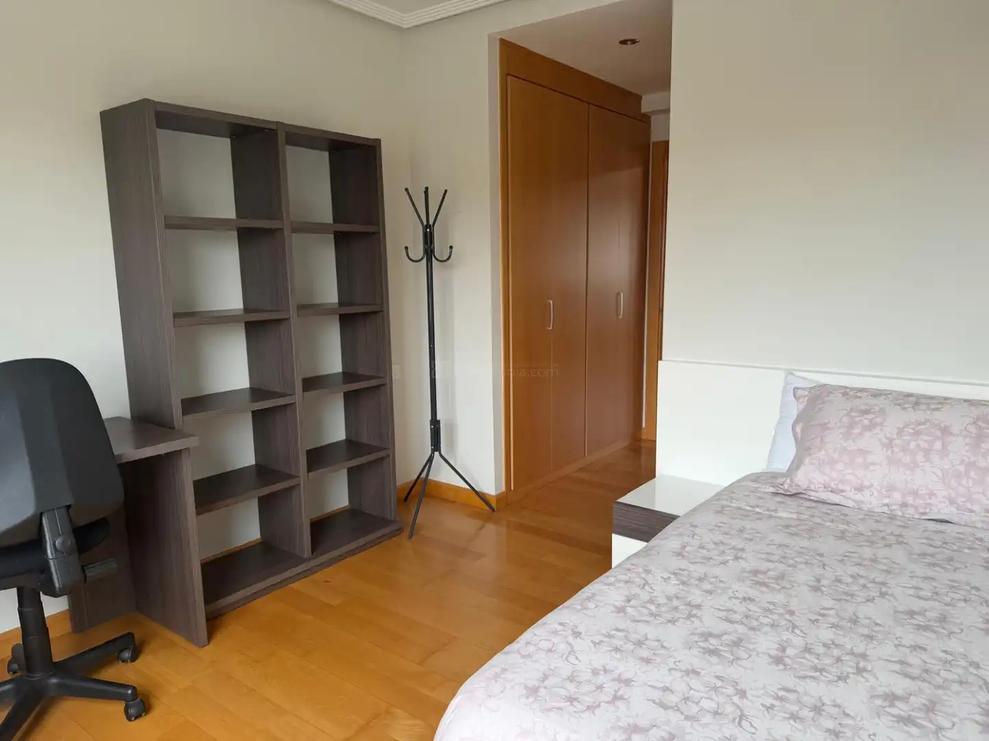 Habitación de Piso en venta en  Logroño con Calefacción, Parquet y Terraza