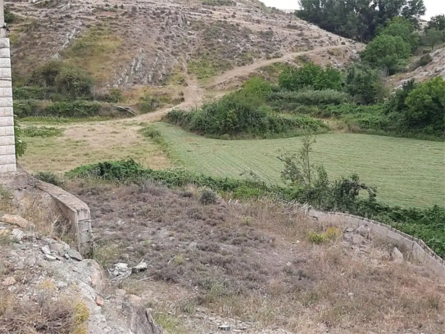 Finca rústica en venda en Dévanos amb Jardí privat