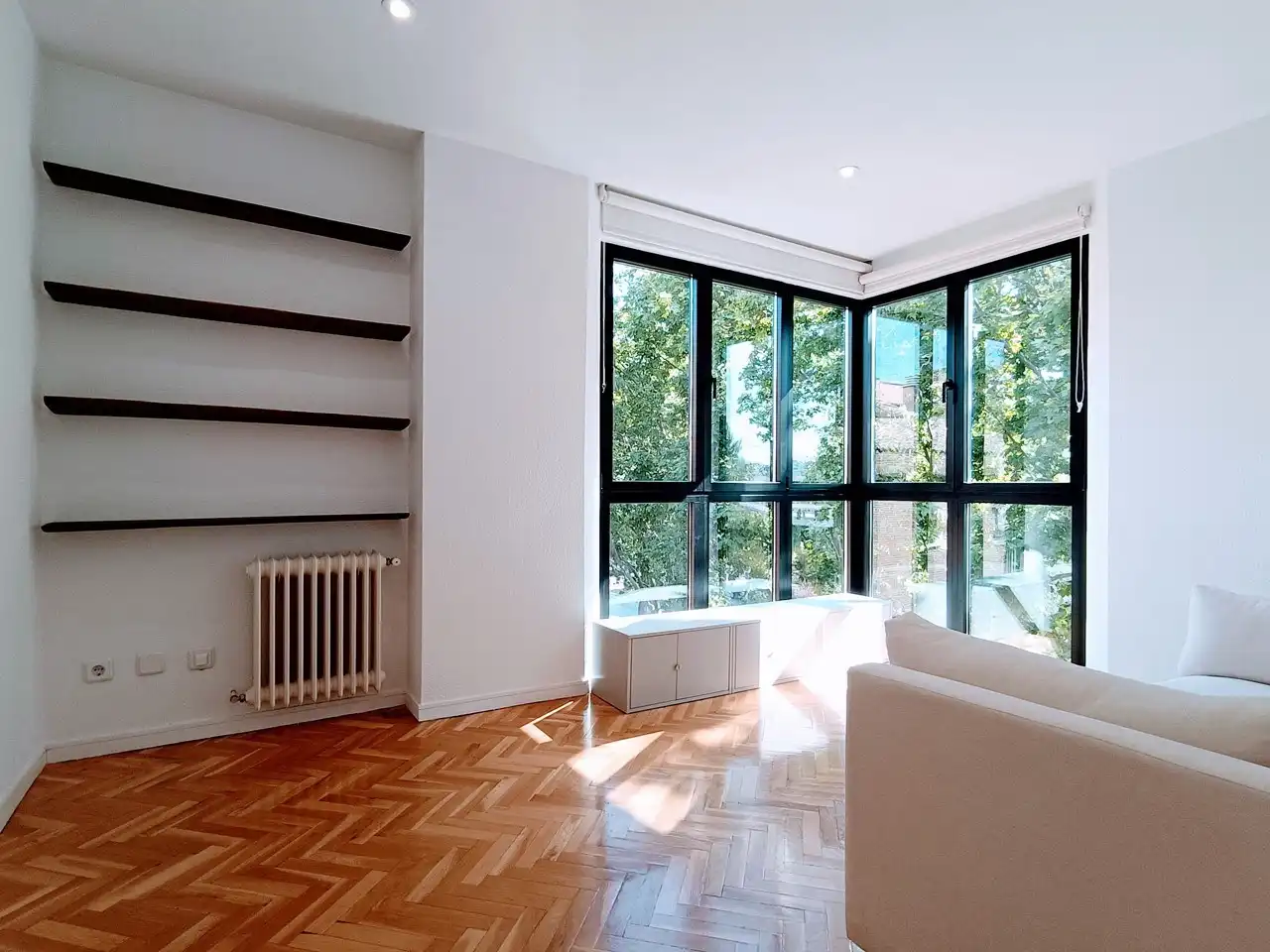 Wohnzimmer von Wohnung zur Miete in Madrid mit Klimaanlage, Heizung und Parkett