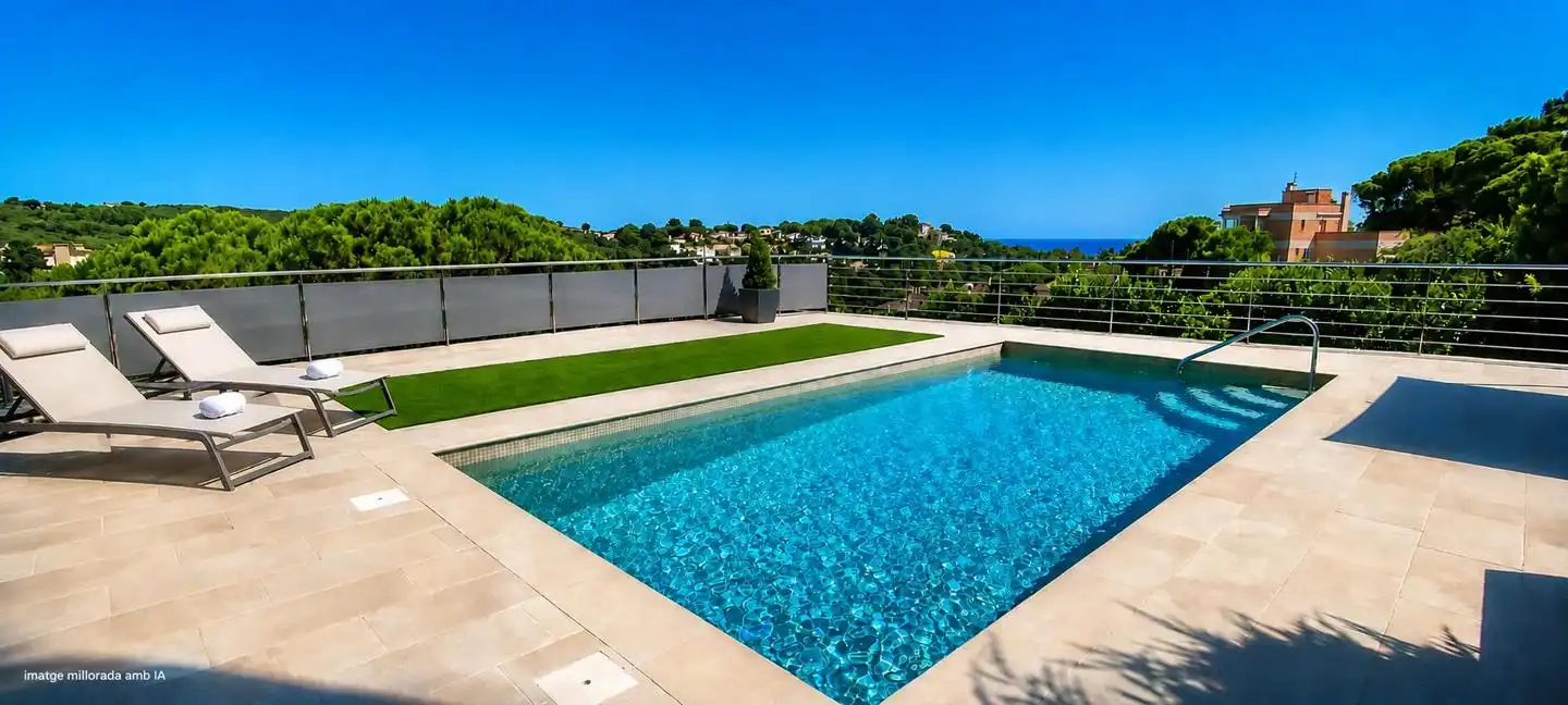 Casa amb piscina en venda a Roca Grossa