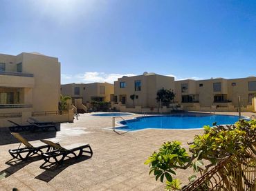Adossat amb piscina en venda a El Cano