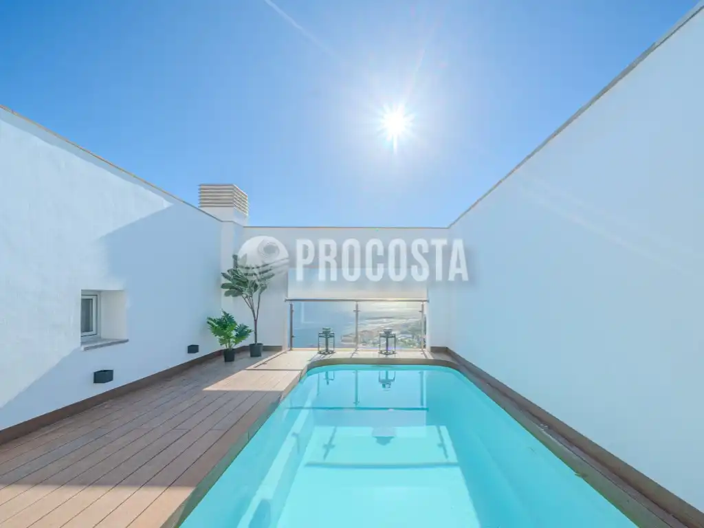 Piscina de Casa adosada en venda en Almuñécar amb Aire condicionat, Calefacció i Terrassa