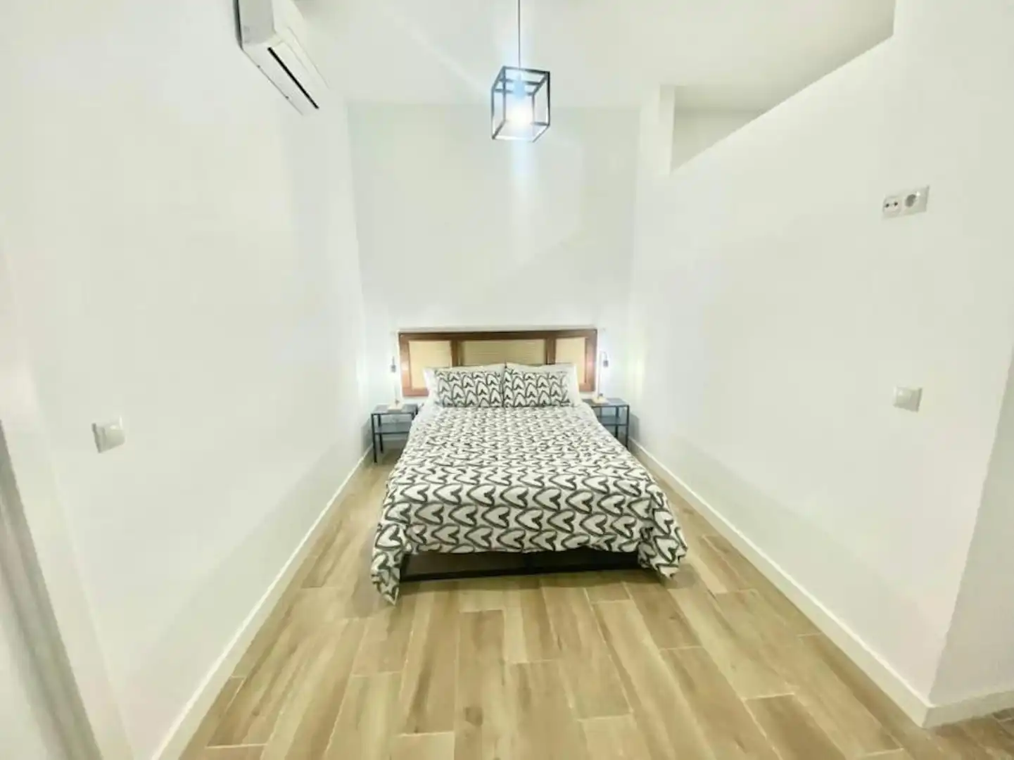 Schlafzimmer von Wohnung zur Miete in Madrid mit Klimaanlage, Heizung und Möbliert