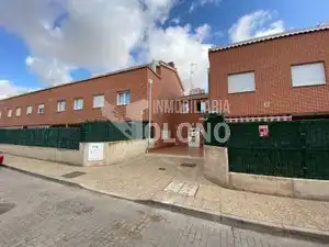 Vista exterior de Dúplex en venta en Castañares de Rioja con Calefacción, Terraza y Trastero