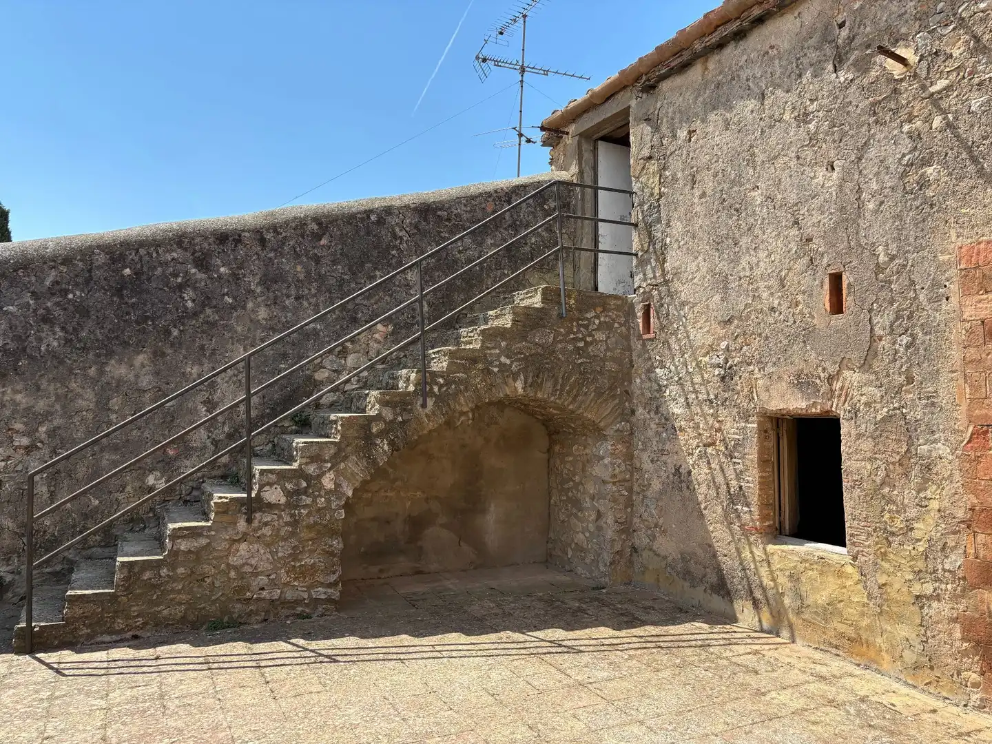 Vista exterior de Finca rústica en venda en Bellcaire d'Empordà amb Terrassa