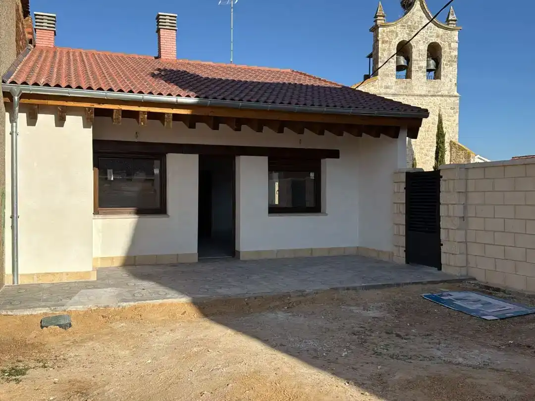 Vista exterior de Casa adosada en venta en Corral de Ayllón con Jardín privado
