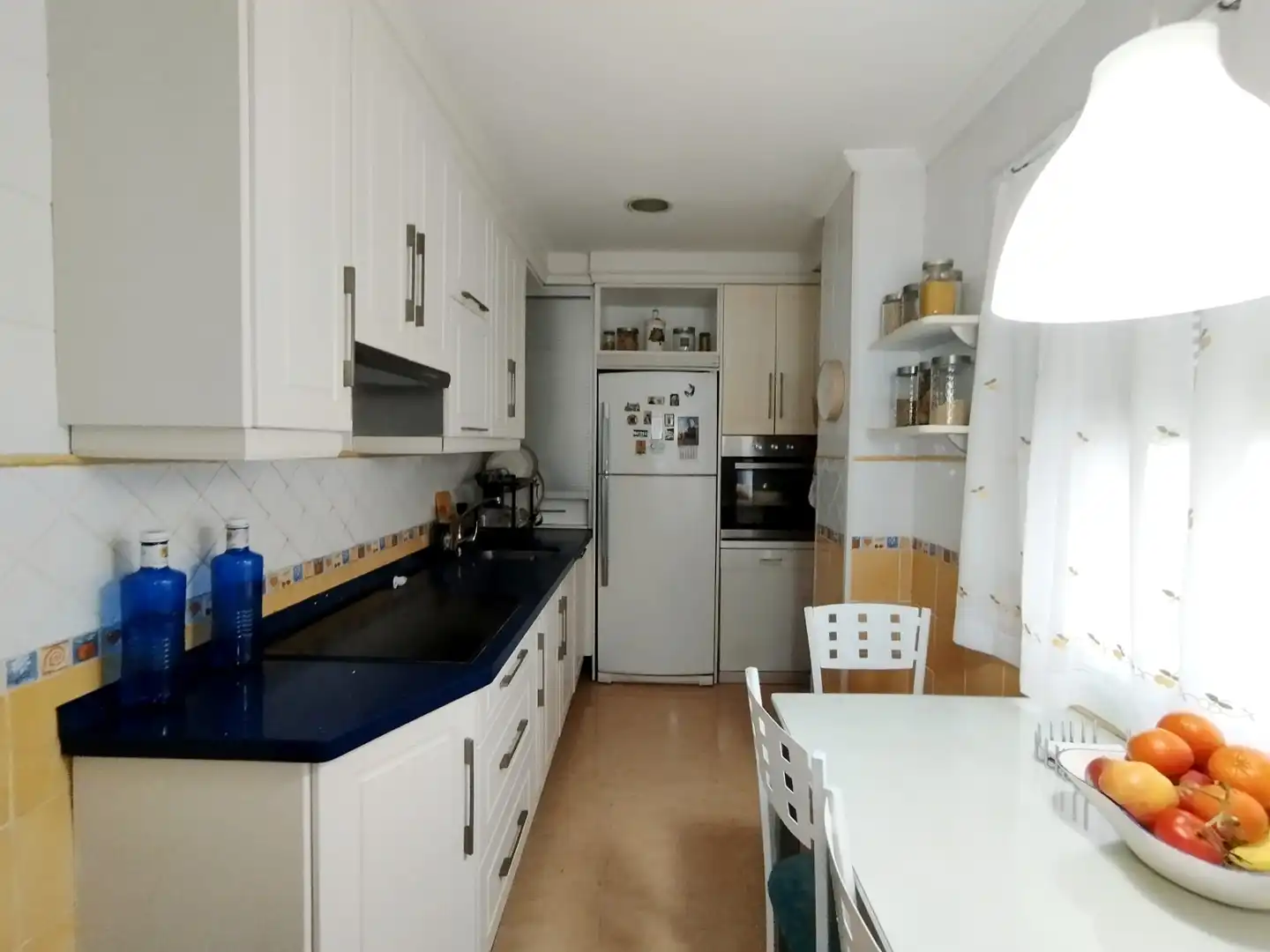 Cuina de Pis en venda en Tomelloso amb Aire condicionat, Terrassa i Moblat