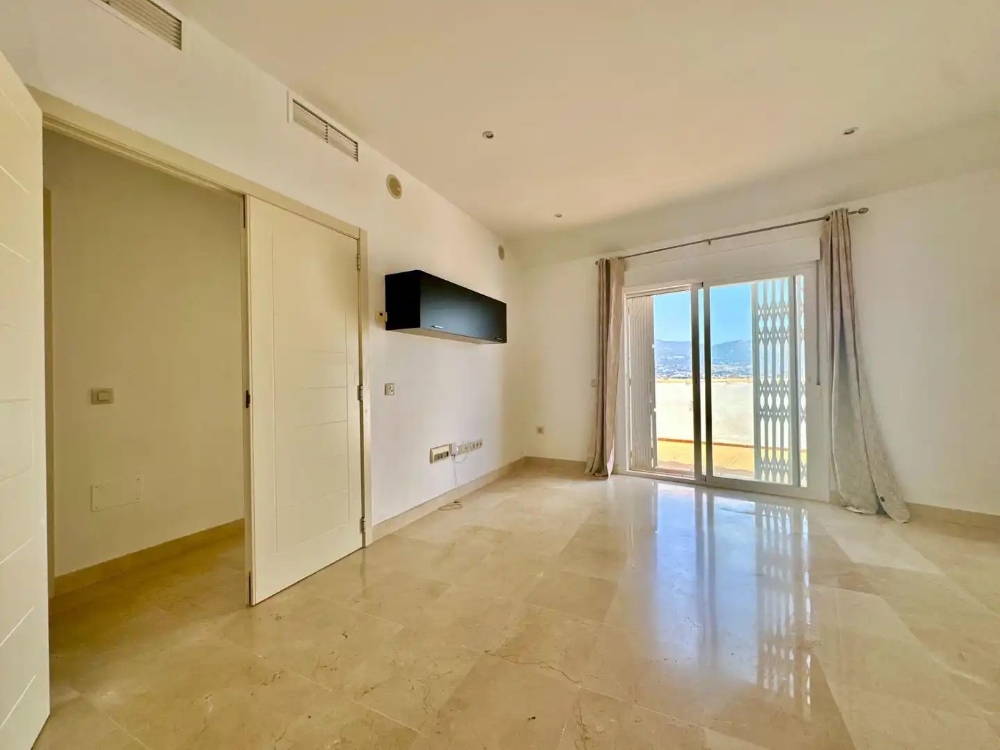 Ático con ascensor en venta en Castillo Sohail - Myramar, imagen 4
