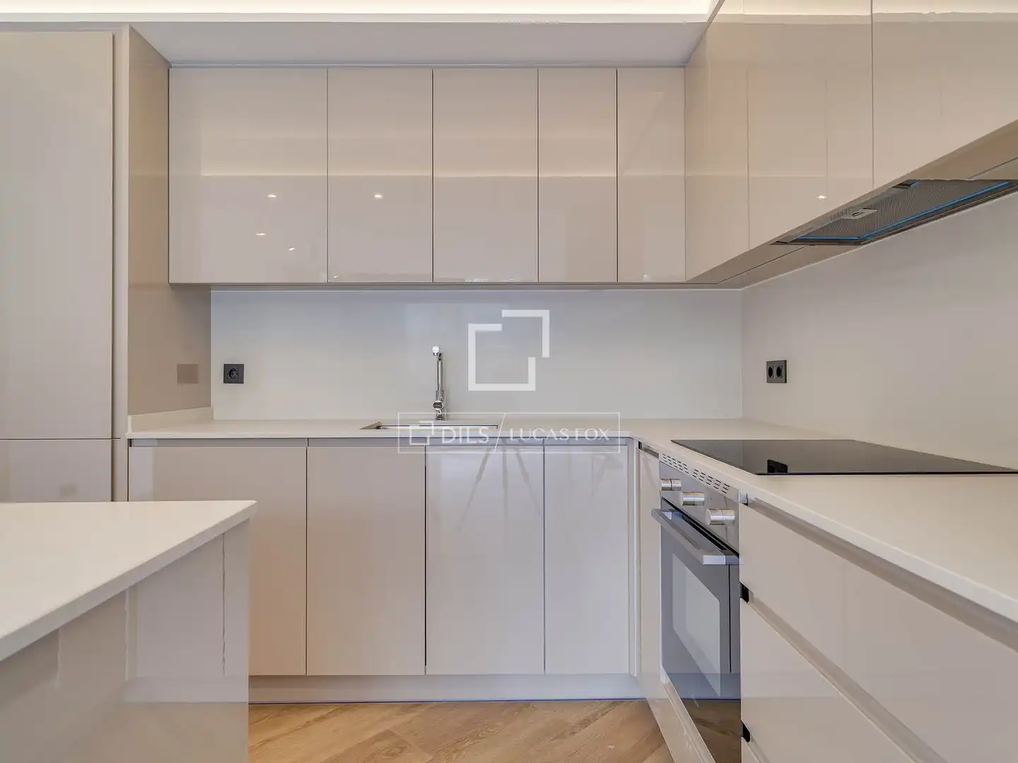 Kitchen of Flat for rent in Barcelona  with Air Conditioner and Parquet flooring