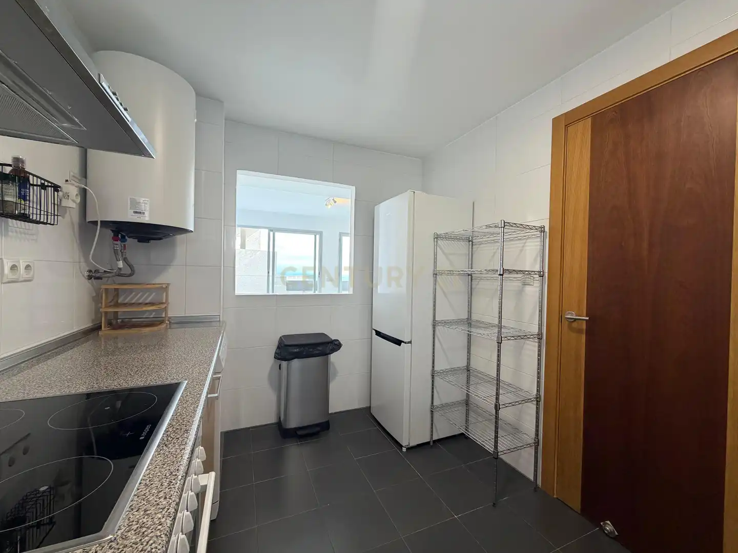 Cuina de Apartament de lloguer en Mijas amb Aire condicionat, Jardí privat i Traster
