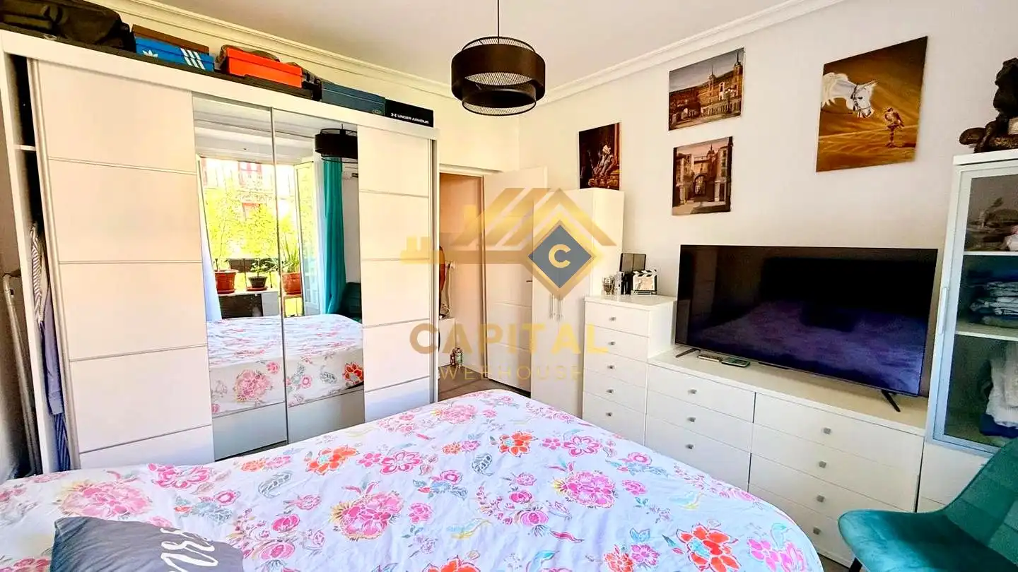 Bedroom of Flat for sale in Madrid  with Air Conditioner, Heating and Balcony