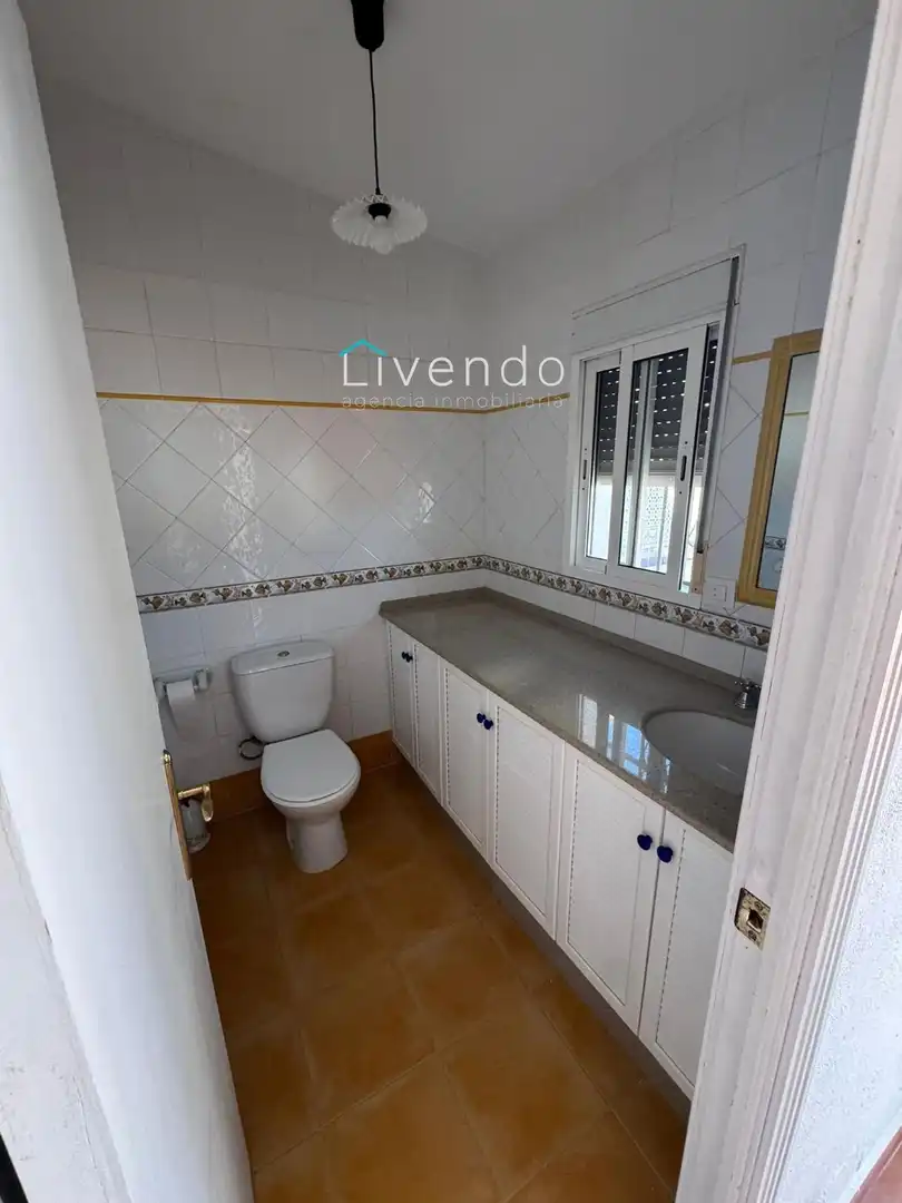 Cuina de Casa o xalet en venda en Chiclana de la Frontera amb Jardí privat, Piscina i Piscina comunitària