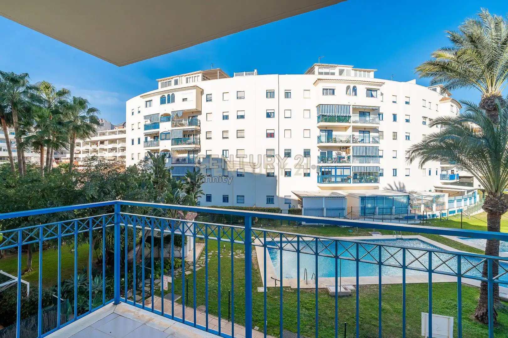 Vista exterior de Apartamento en venta en Estepona con Jardín privado, Horno y Piscina comunitaria