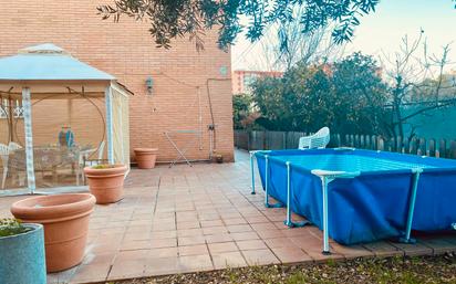 Piscina de Planta baixa en venda en Sant Andreu de la Barca amb Aire condicionat, Calefacció i Jardí privat