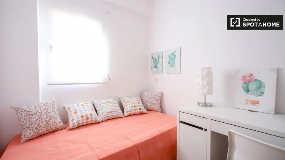 Room in Els Orriols