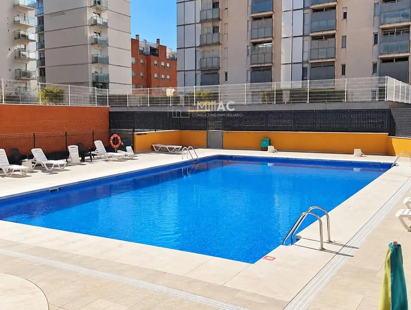 Swimming pool of Attic for sale in Carabanchel