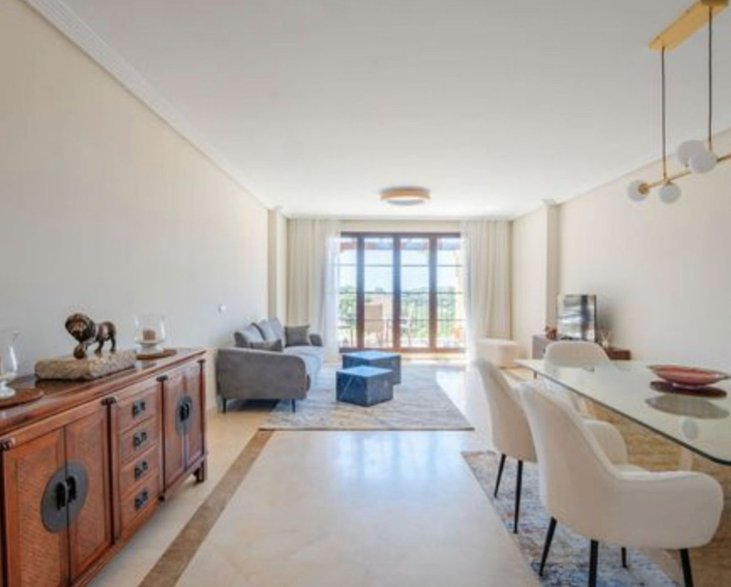 Sala d'estar de Dúplex de lloguer en Benahavís amb Aire condicionat, Calefacció i Terrassa