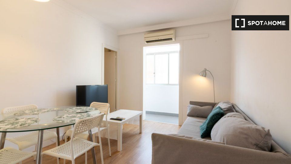 Sala d'estar de Pis de lloguer en L'Hospitalet de Llobregat amb Aire condicionat, Calefacció i Moblat