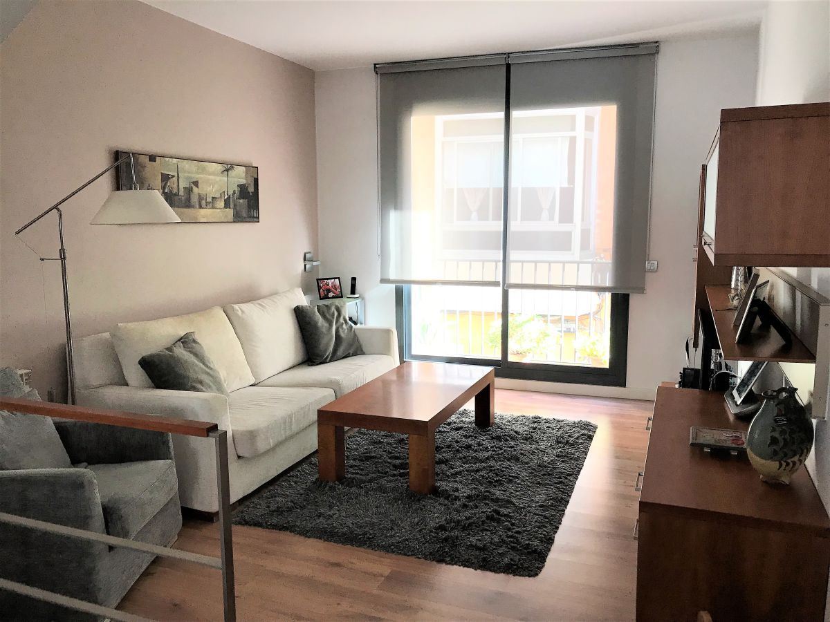 Living room of Single-family semi-detached for sale in Sant Boi de Llobregat  with Air Conditioner, Heating and Parquet flooring