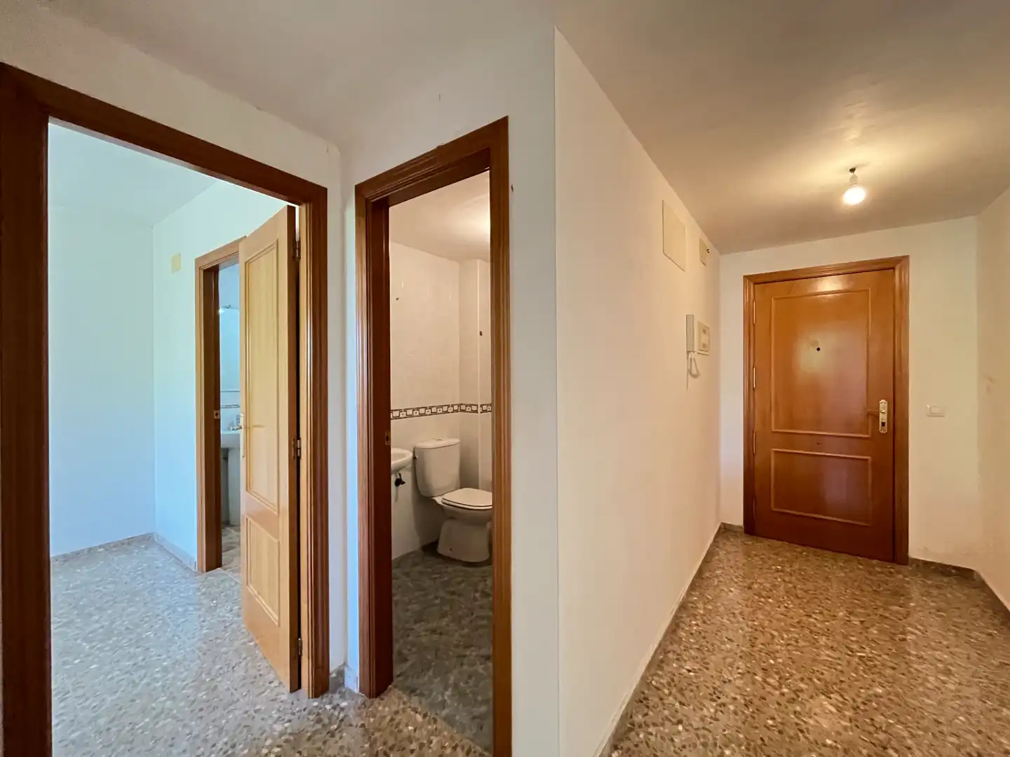Flat for sale in Faura  with Air Conditioner and Oven