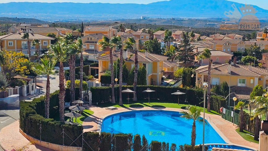 Casa adosada de lloguer a Avenida del Golf, Altorreal - El Chorrico