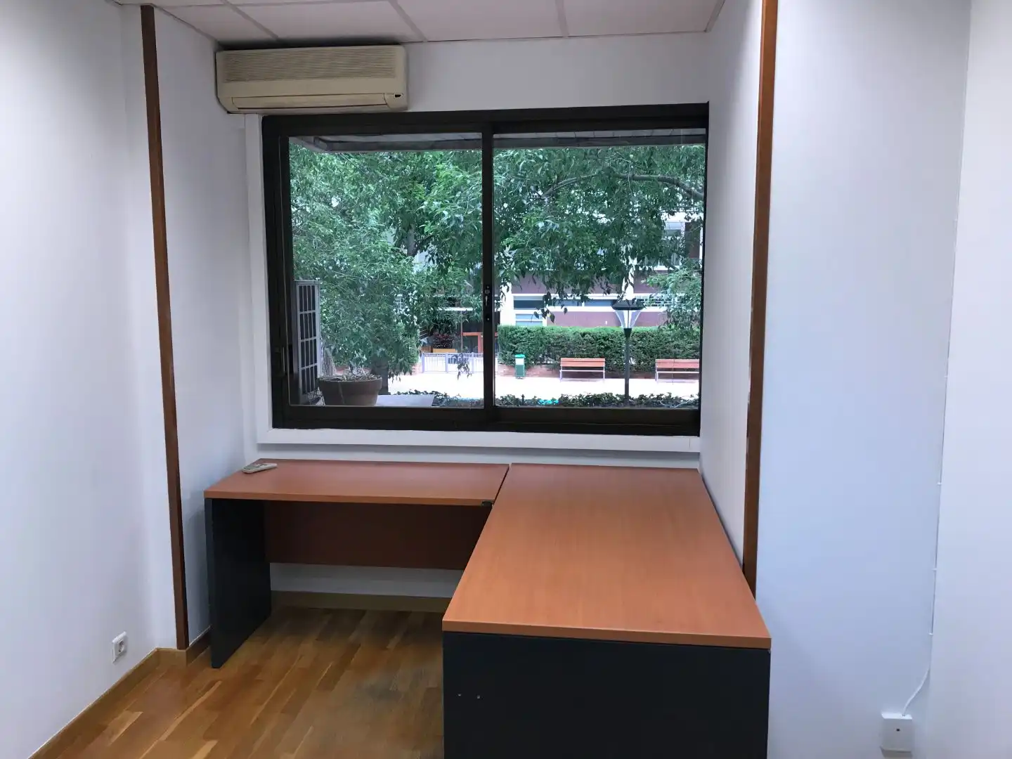 Oficina de alquiler en Les Corts
