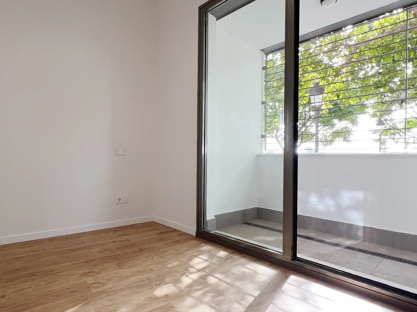 Schlafzimmer von Wohnung zur Miete in Valencia mit Klimaanlage, Heizung und Privatgarten