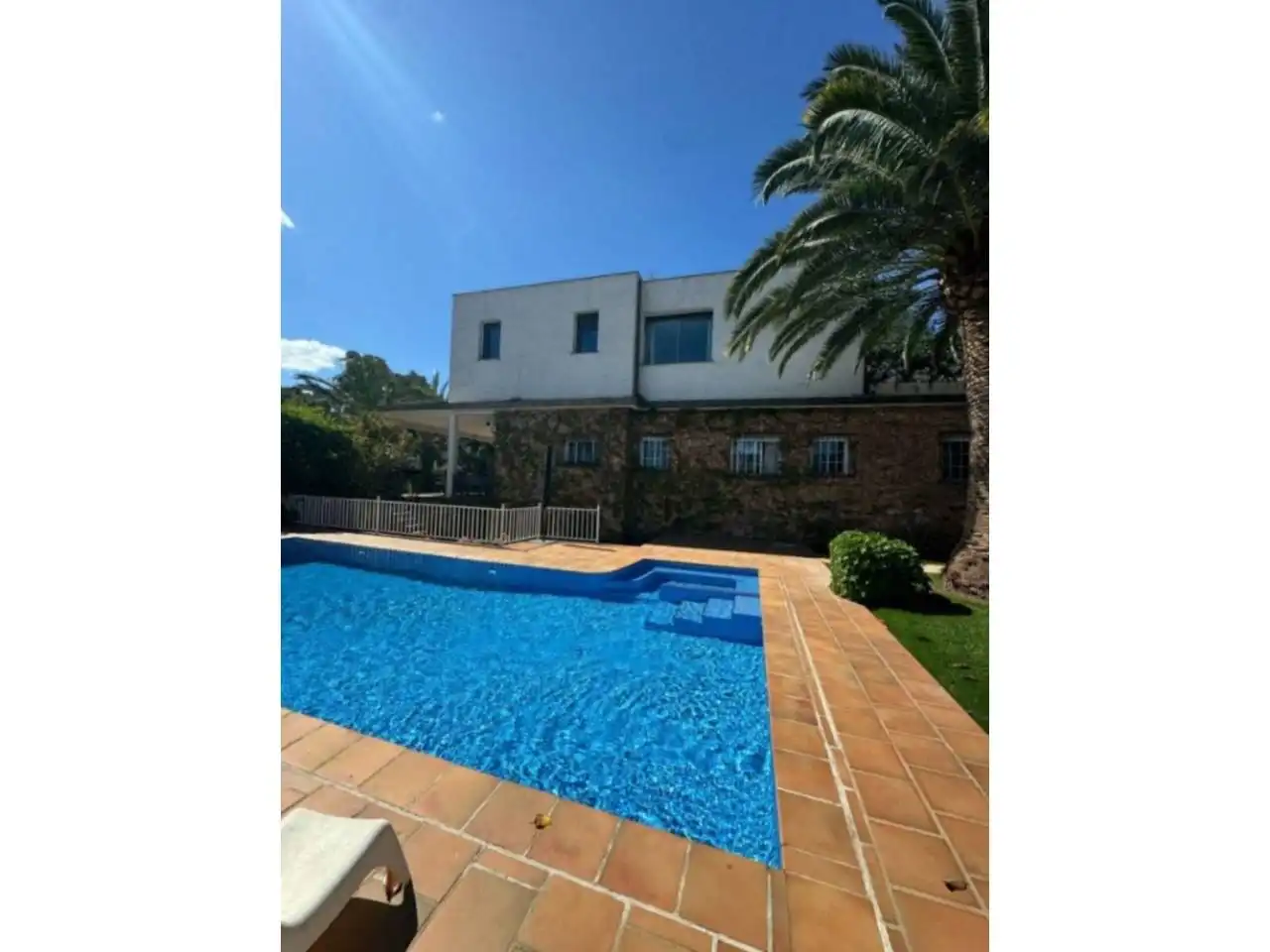 Vista exterior de Casa o xalet en venda en Riba-roja de Túria amb Aire condicionat, Calefacció i Jardí privat