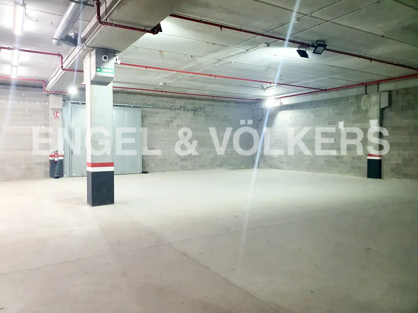 Nau industrial en venda en Cornellà de Llobregat